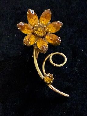 Vintage EUC Juliana Prong Set Amber color Rhinestone Flower Brooch Unmarked